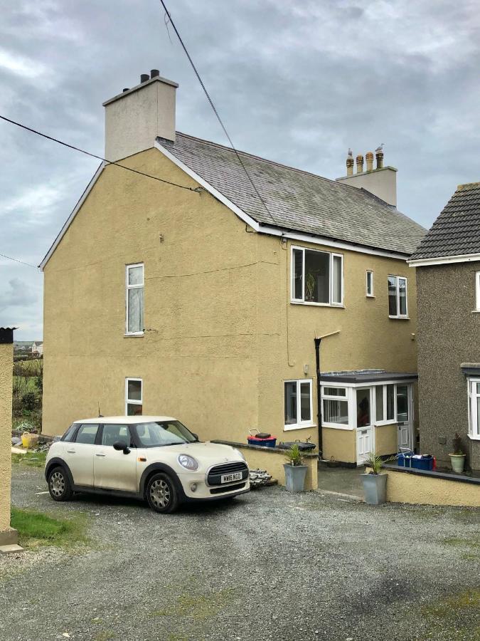 Clydfan Apartment Holyhead Exterior photo